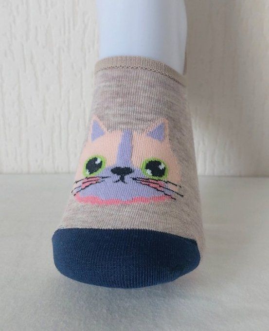 Chaussette pieds tête de chat colorée.