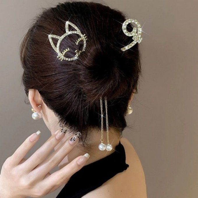 Pince pour chignon chat strass et perles.