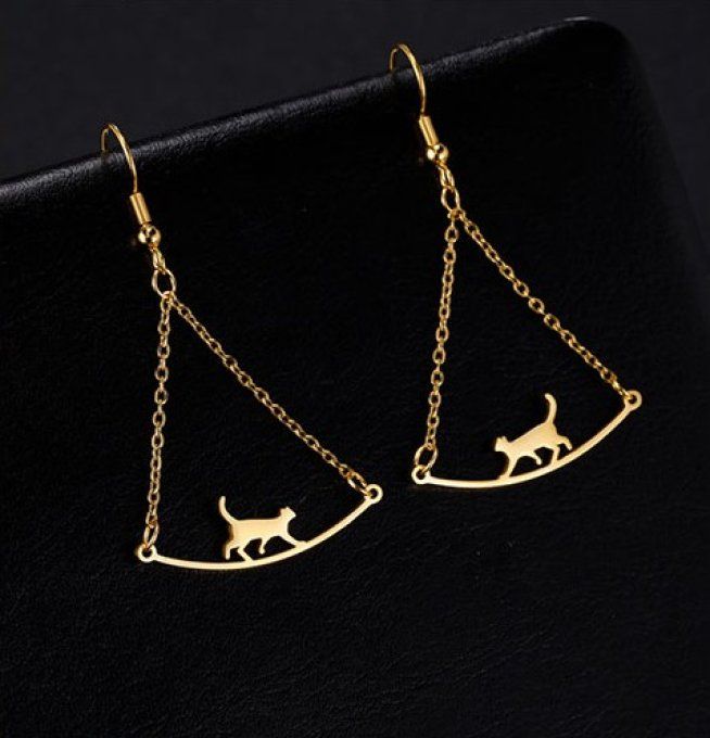 Boucles d'oreilles  l'équilibre du chat.