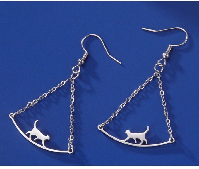 Boucles d'oreilles  l'équilibre du chat.