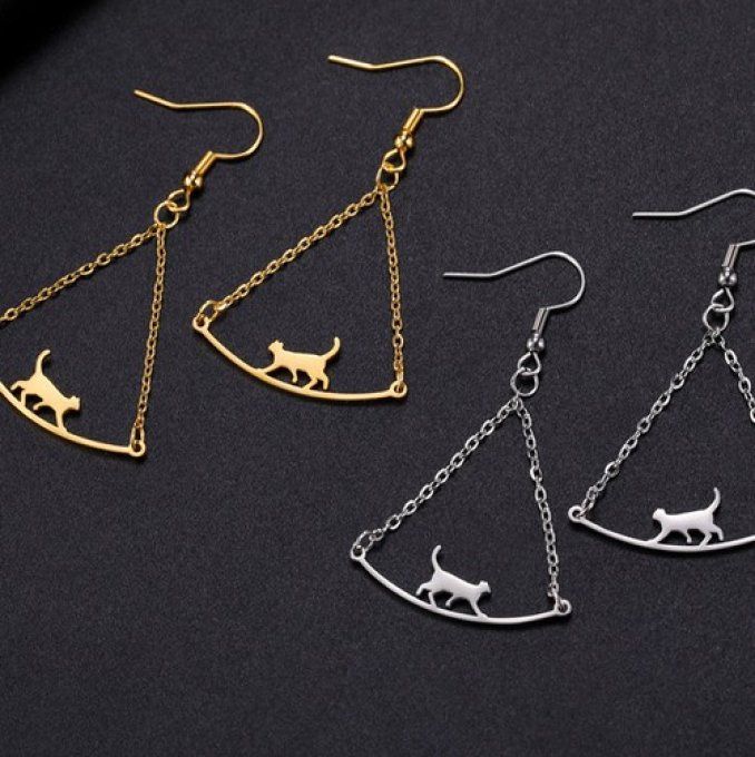 Boucles d'oreilles  l'équilibre du chat.