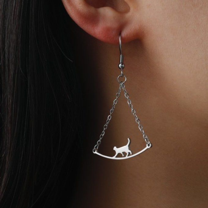 Boucles d'oreilles  l'équilibre du chat.