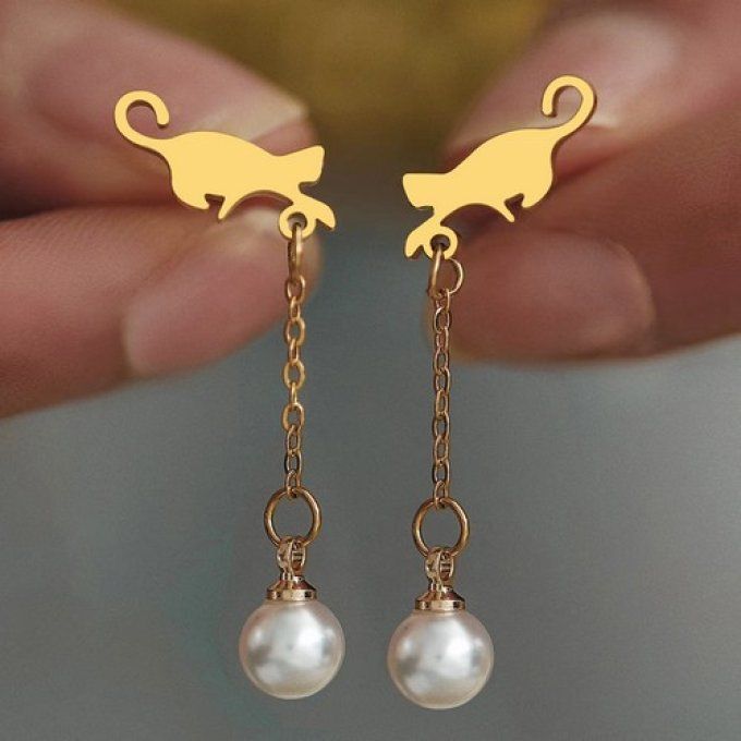 Boucles d'oreille balle de chat en perle