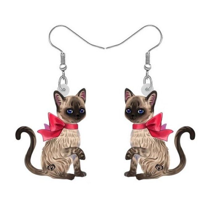 Boucles d'oreille chat au noeud rouge.