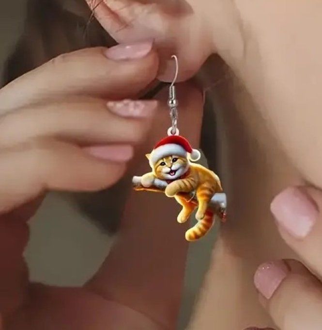 Boucles d'oreille chat roux de noel sur sa branche.