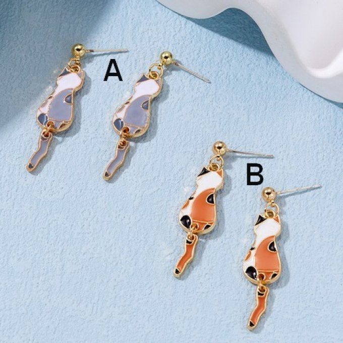 Boucles d'oreille chat émail.