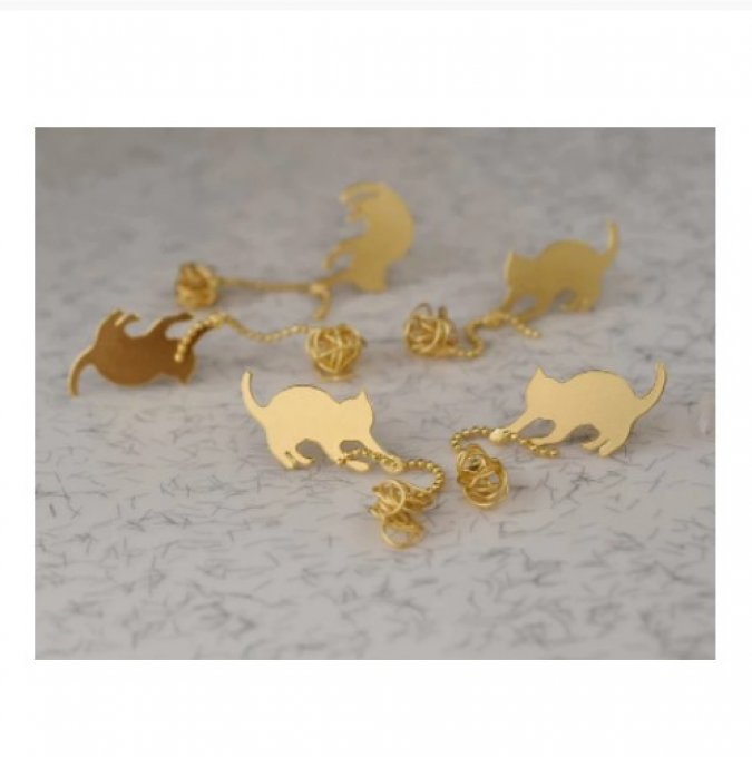 Boucles d'oreille chat et sa balle de fils  