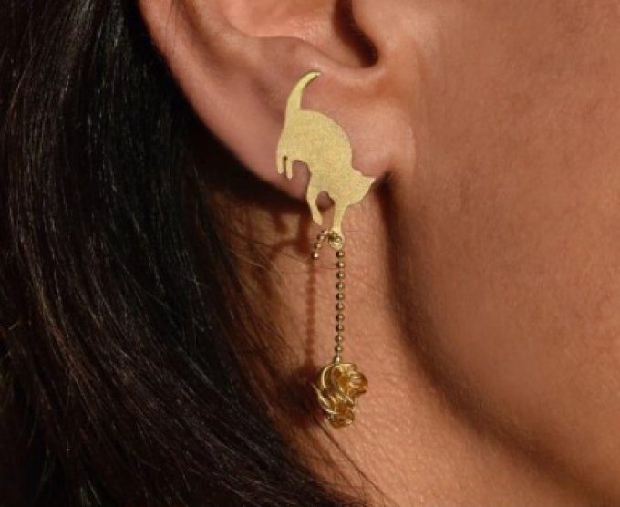 Boucles d'oreille chat et sa balle de fils  