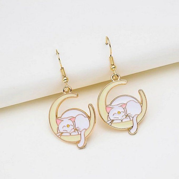 Boucles d'oreille chat endormi dans la lune