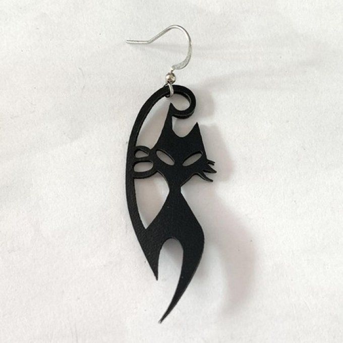 Boucles d'oreille chat noir maléfique.
