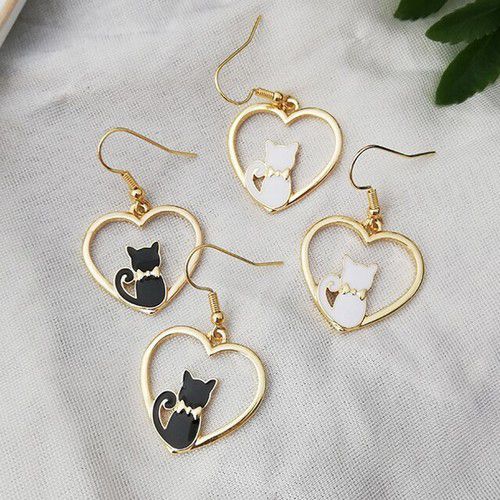 Boucles d'oreille chat coeur noir ou blanc
