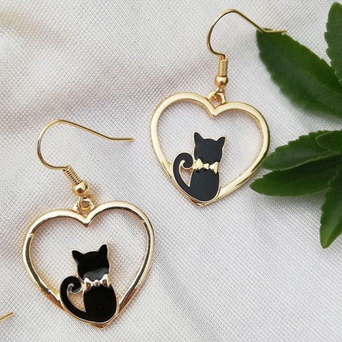 Boucles d'oreille chat coeur noir ou blanc