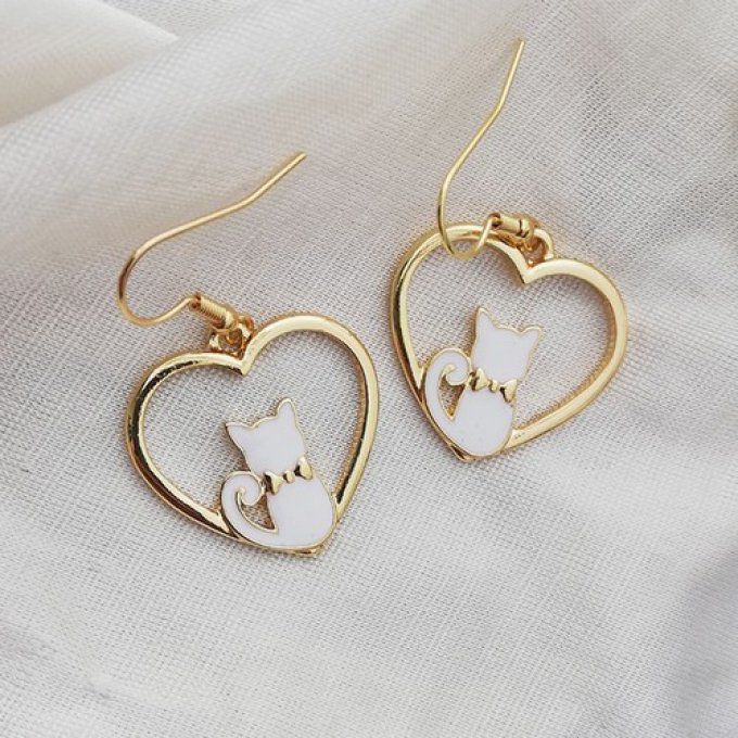 Boucles d'oreille chat coeur noir ou blanc