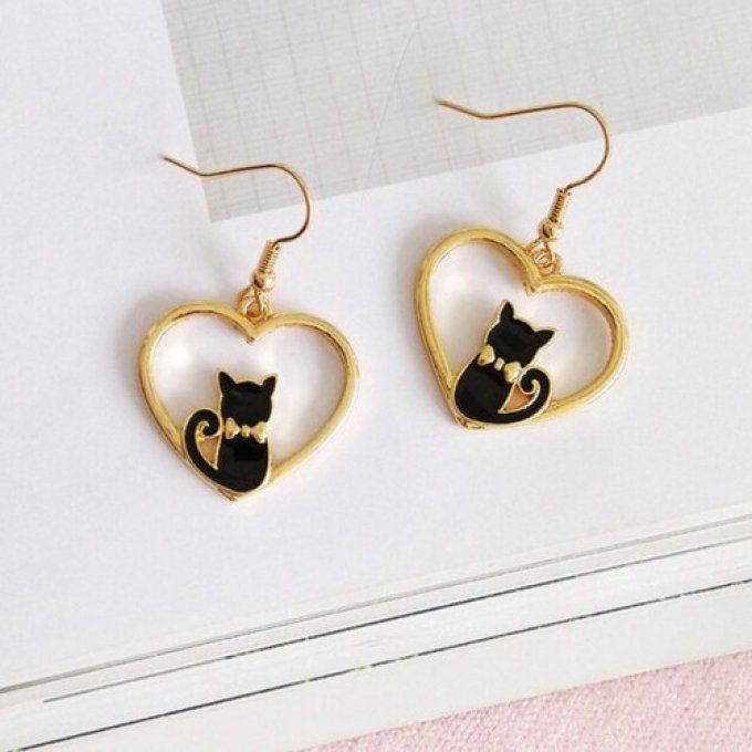 Boucles d'oreille chat coeur noir ou blanc