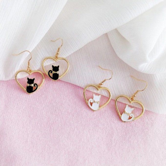 Boucles d'oreille chat coeur noir ou blanc
