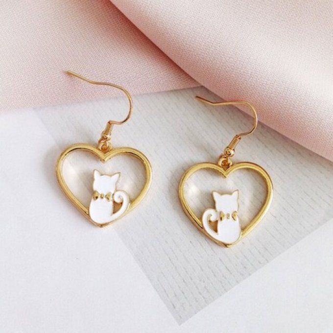 Boucles d'oreille chat coeur noir ou blanc