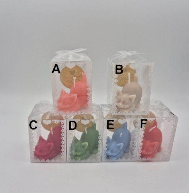 Bougie petit chat couché.