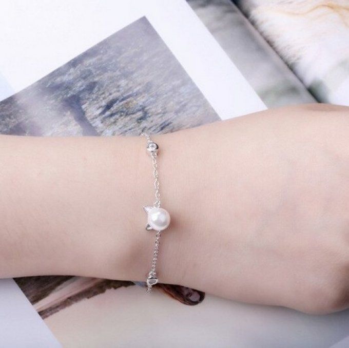 Bracelet tête de chat en perle.