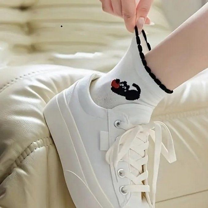 Chaussette courte blanche chat noir