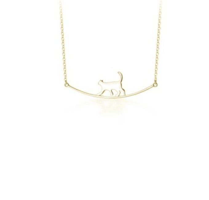 Collier chat sur son fil