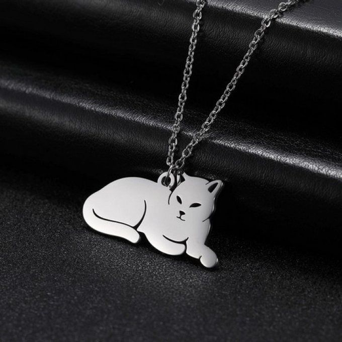 Collier chat couché ton or ou argent.