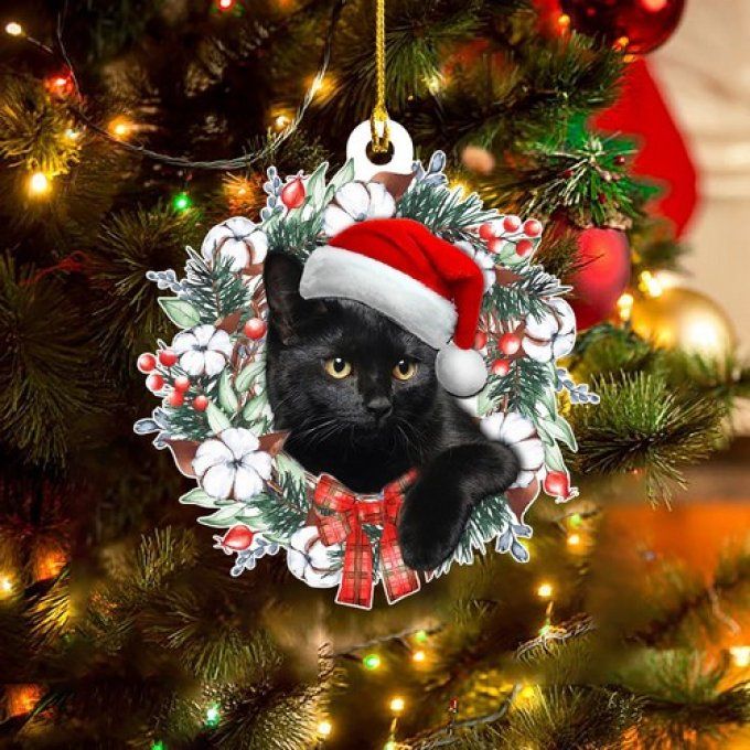 Décoration de noel chat noir en acrylique au milieu des fleurs.