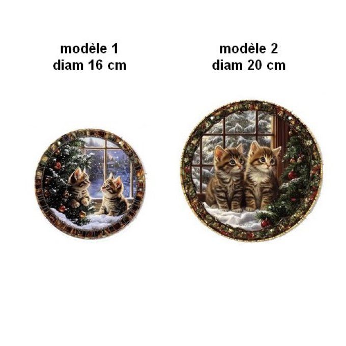 Décoration de noel à suspendre avec de mignons chatons à la fenêtre .