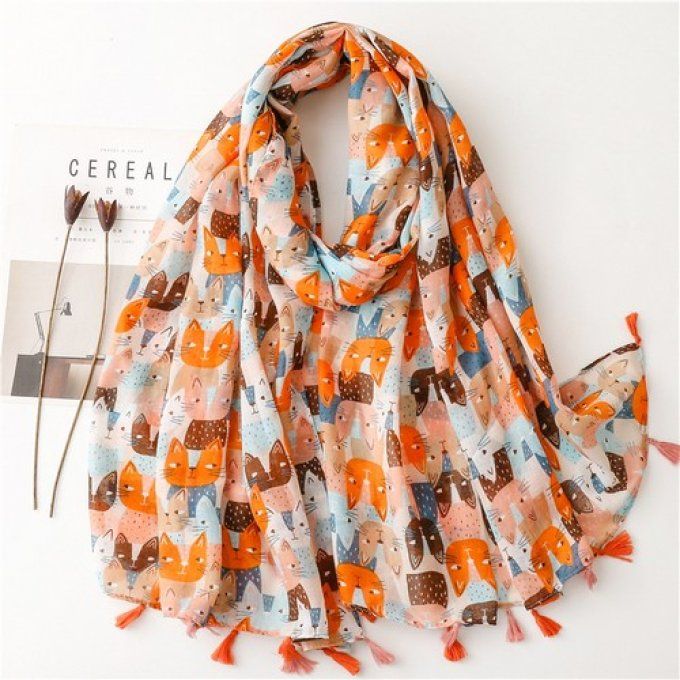 Foulard chats à pompons .