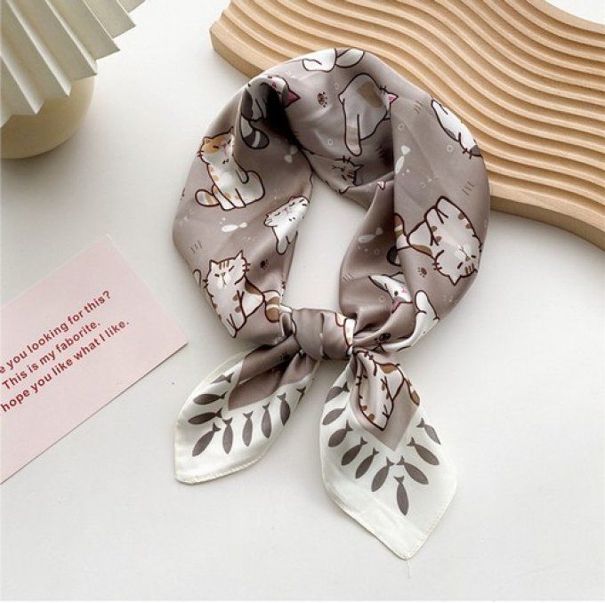 Foulard chatons assis et poissons