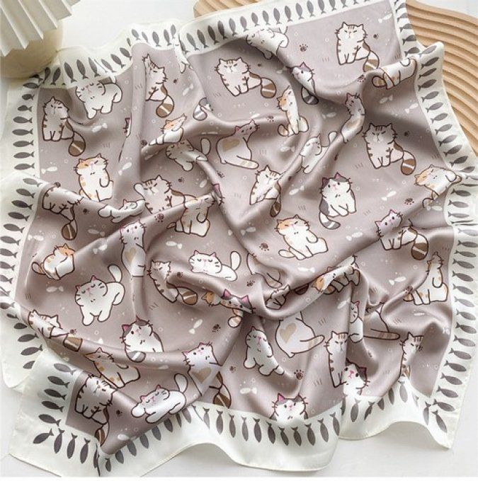 Foulard chatons assis et poissons
