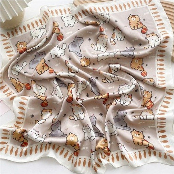 Foulard chatons assis et poissons