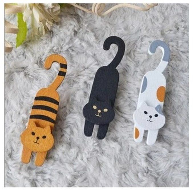 Lot de 3 pinces en bois chats.