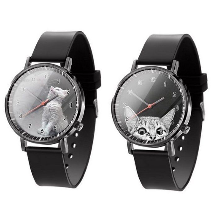 Montre chat gris avec bracelet noir.