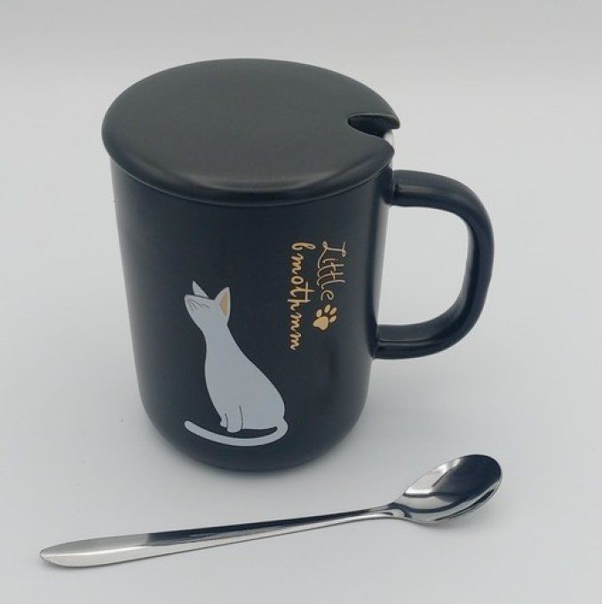 Tasse chat noir ou blanc assis et sa cuillère.