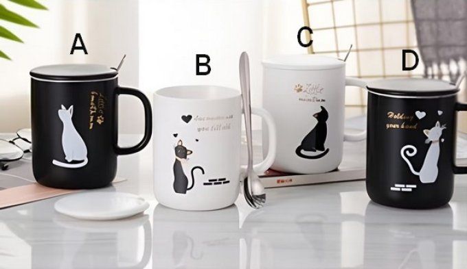 Tasse chat noir ou blanc assis et sa cuillère.