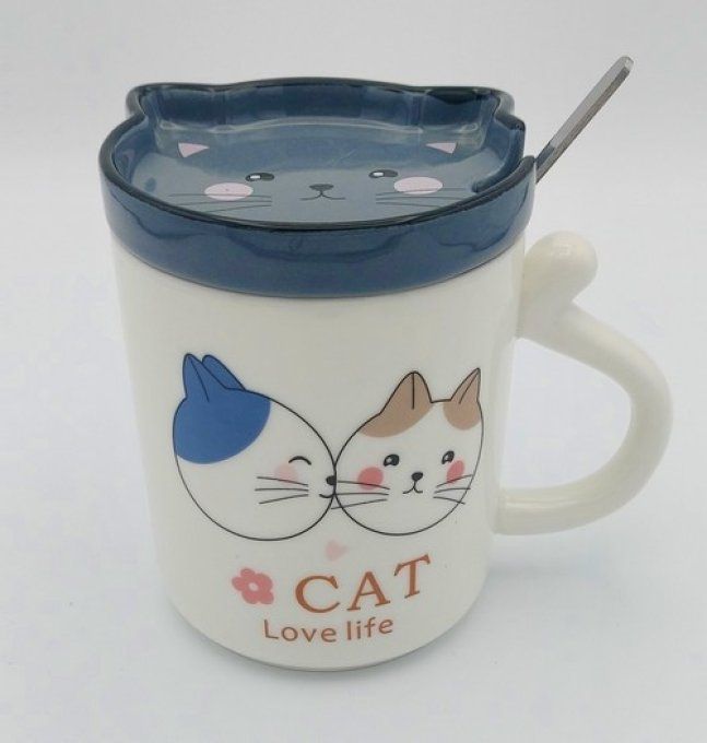 Tasse et son couvercle en tête de chat et sa cuillère.