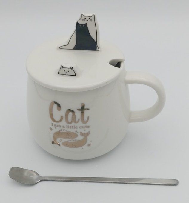 Tasse au chapeau couple de chats et sa cuillère.