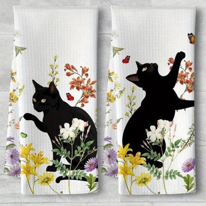 Torchon chat noir dans les fleurs