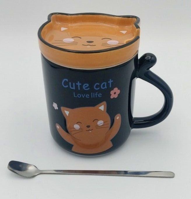 Tasse et son couvercle en tête de chat et sa cuillère.